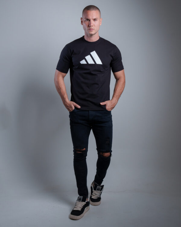 REGULAR FIT NEGRA ADIDAS