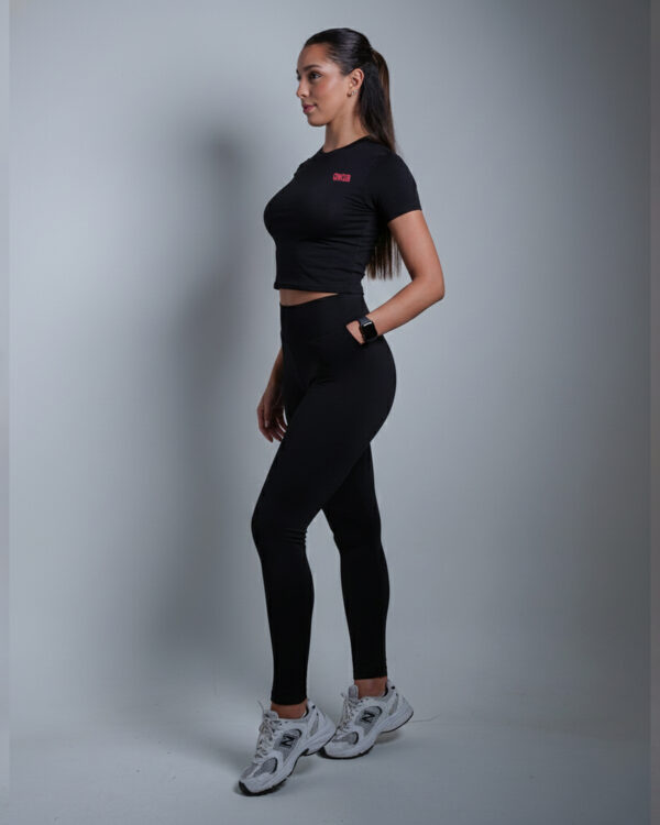 CROPTOP FIT NEGRO GYMCLUB