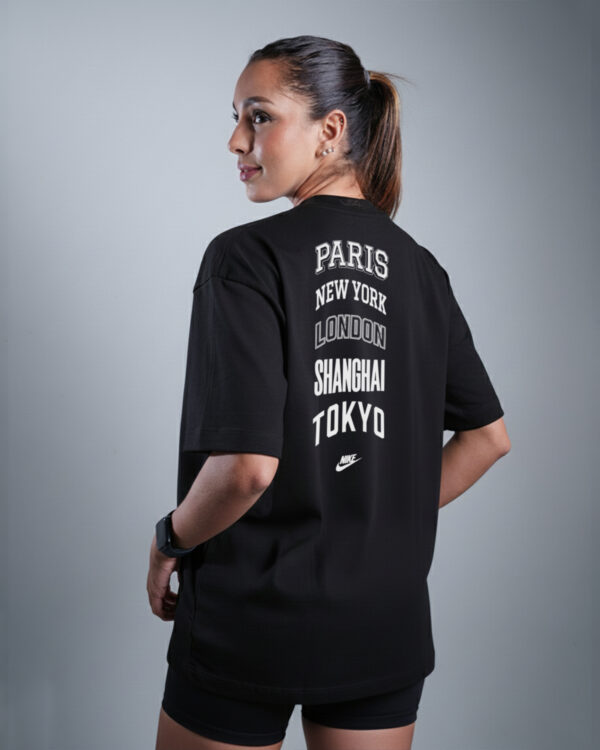 OVERSIZE NEGRA NIKE CITY