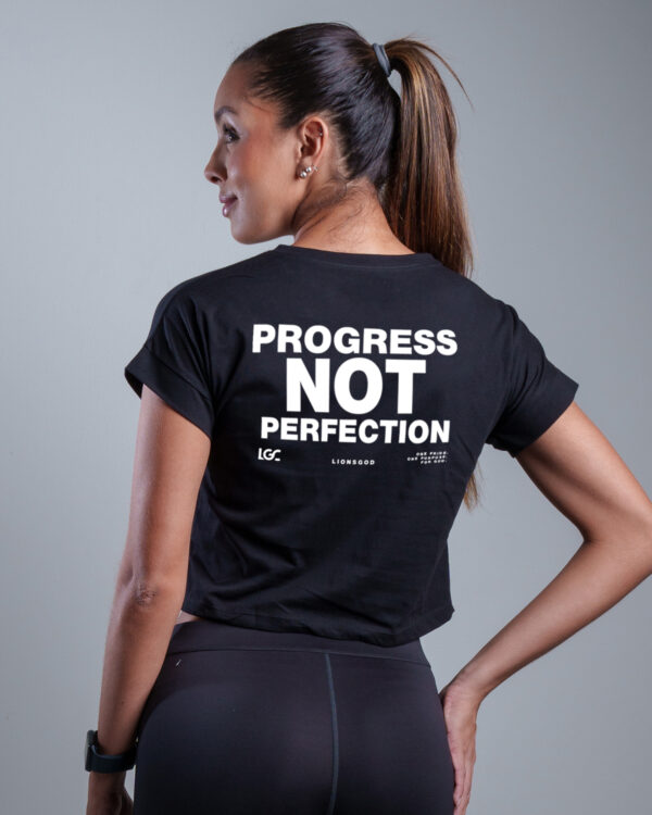 CROPTOP NEGRO PROGRESS